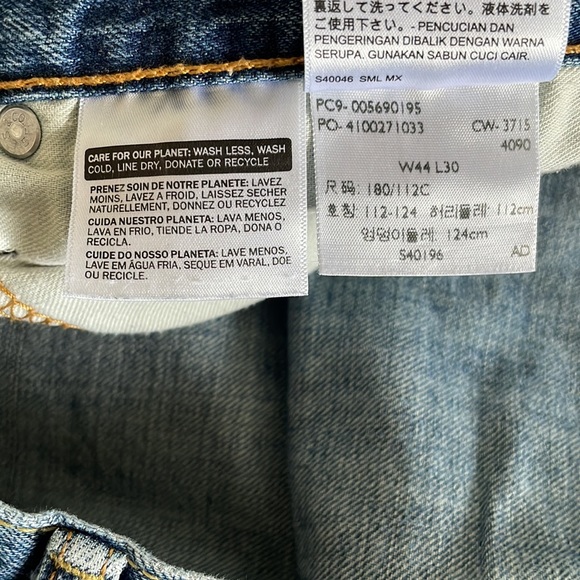 Men’s Levi’s 569 Jeans with distressing, Size 44w x 30in - Picture 10 of 13